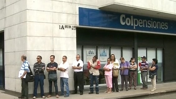 El Fondo de Pensiones del Estado busca poner fin a los intermediarios que se aprovechan de la necesidad del trabajador para cobrarles millonarias sumas por trámites pensionales. Foto Noticias RCN