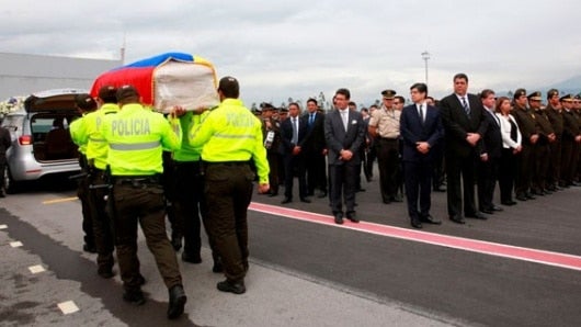 La Fuerza Aérea Ecuatoriana trasladó los cuerpos hasta el Aeropuerto Mariscal Sucre. Foto:@CancilleriaEc