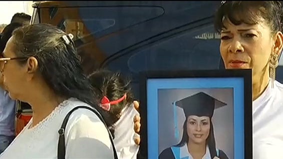 Amigos y familiares recibieron los restos en el aeropuerto de Cali. Foto: Noticias RCN.