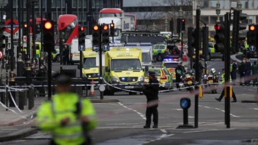 La policía mantiene la zona acordonada. Foto: AFP