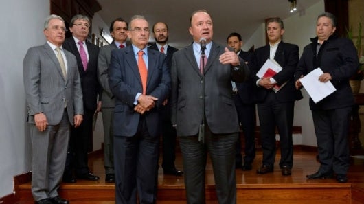 El ministro de Defensa, Luis Carlos Villegas, al término de la segunda reunión con los promotores del 'No'. Foto Noticias RCN