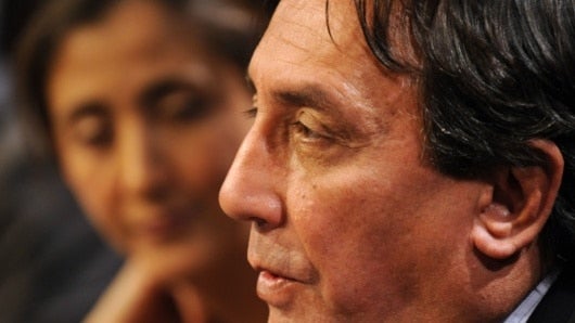 Luis Eladio Pérez y al fondo la también exsecuestrada Íngrid Betancourt. Foto: AFP