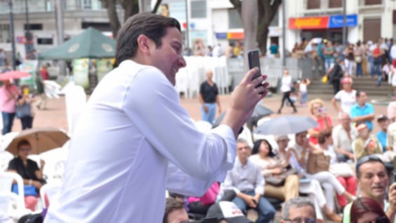 El ministro David Luna durante la inauguración del proyecto. @Ministerio_TIC