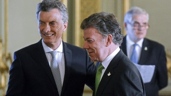 Mauricio Macri y Juan Manuel Santos durante un encuentro en Argentina en diciembre de 2015. AFP