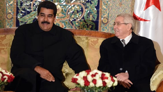 Presidente Nicolás Maduro y el presidente del Consejo de Argelia Abdelkader Bensalah. Foto: AFP