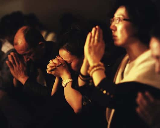 Los familiares de los pasajeros fueron informados minutos antes de la rueda de prensa. Foto: EFE