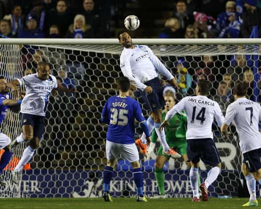 Manchester City se enfrentará contra el Barcelona en octavos de final de la Champions. AFP
