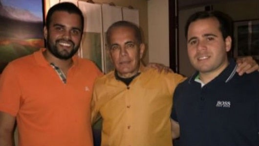 Carlos Rosales, uno de los hijos del opositor, compartió la foto junto a su padre en Instagram