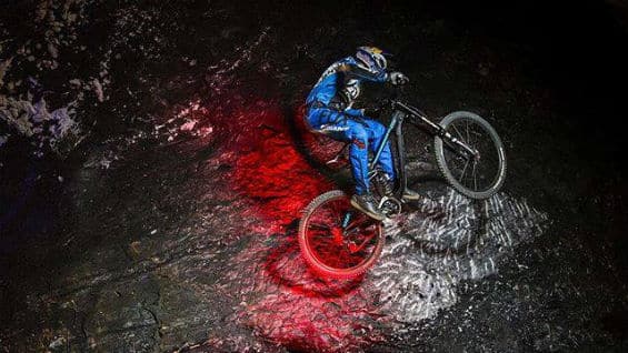Este manizalita es cuatro veces campeón nacional y panamericano en descenso en bicicleta. Foto Facebook.com/marceloguvi