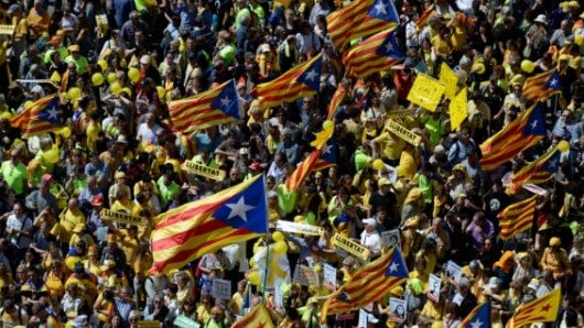 Los manifestantes llenaron la gran avenida del Paralel. Foto: AFP
