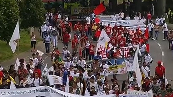 En Cali la policía detuvo a dos jóvenes que transportaban papas incendiarias. Foto: NoticiasRCN.com