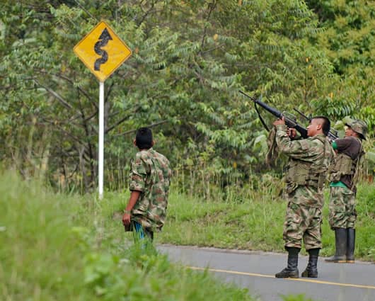 Las Farc y el ELN han rechazado públicamente este marco legal. Foto AFP.