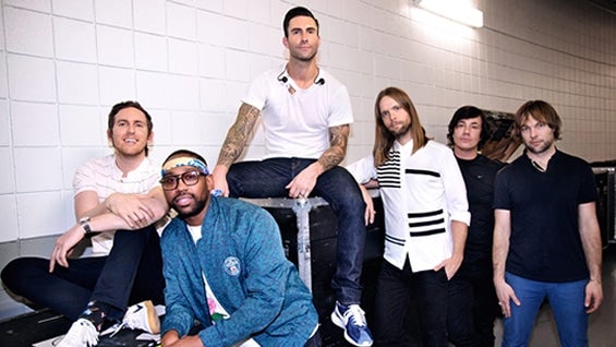 La banda Maroon 5, integrada por Adam Levine, Mickey Madden, James Valentine, Matt Flynn, Jesse Carmichael y P. J. Morton, ha ganado tres premios Grammy.