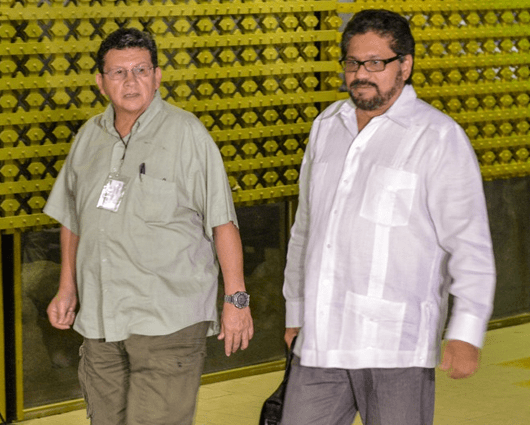 Los negociadores de las Farc en Cuba ‘Pablo Catatumbo’ e ‘Iván Márquez’. Foto: AFP