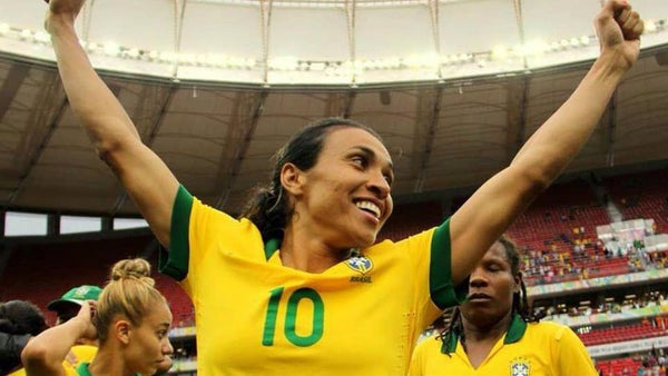 "Fútbol femenino aún enfrenta prejuicios en Brasil"