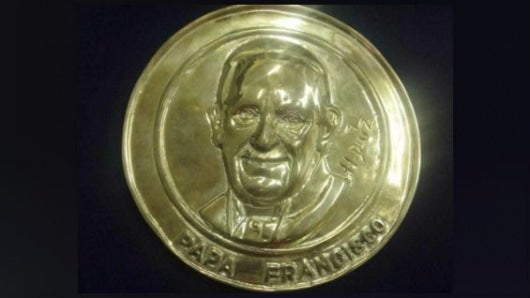 Esta es la moneda-medalla mandada a acuñar en Villavicencio para la visita del Papa el 8 de septiembre. Foto: Pedro Pablo Hernández