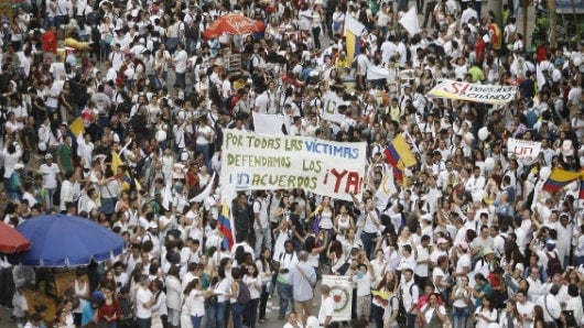 La marcha en Medellín se extendió por varias horas. Foto: EFE.