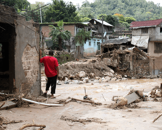 Los ciclones dejó al menos 147 muertos, 53 desaparecidos y cientos de miles de damnificados en México. Foto: EFE