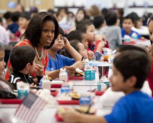 La guerra contra la obesidad es una de los caballos de batalla de Michelle Obama. AFP