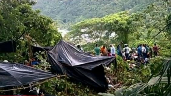 Algunos migrantes decidieron internarse en la selva para poder cruzar hacia Panamá. Foto Noticias RCN