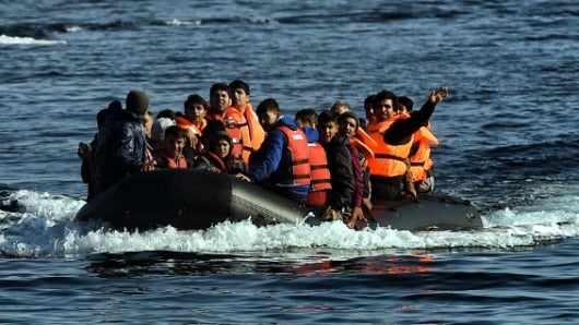 Varias embarcaciones participaron en las labores de rescate. Foto: AFP.
