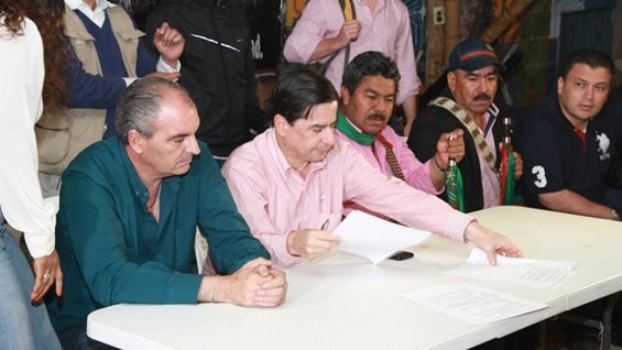El momento de la firma del acuerdo. Foto: Minagricultura