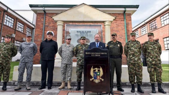 "Pedimos a Medicina Legal que nos confirme la forma en que fueron asesinados nuestros héroes", apuntó el ministro. Foto: Oficial.