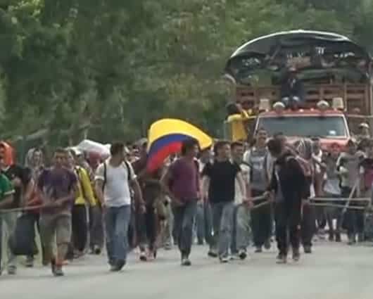 Los mineros se concentraron en las vías para movilizarse en apoyo al paro. Foto: Noticias RCN