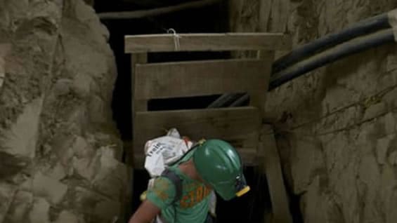 Un deslizamiento de tierra cubrió la entrada de la mina. Foto: AFP