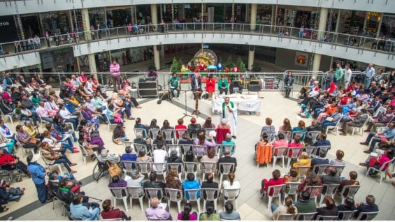 Misa en centro comercial Salitre Plaza. Foto: AFP