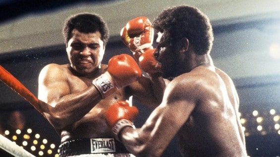 En Nueva York, Mohamed Ali perdió su invicto de 31 combates frente a Joe Frazier. AFP