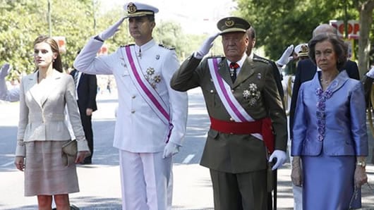 Los reyes y los príncipes llegan a la plaza de la Lealtad para presidir el acto central del Día de las Fuerzas Armadas de homenaje a los caídos. Foto: EFE.