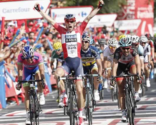 Michael Morkov, del Saxo Tinkoff, cruza la meta en La Vuelta. Foto: AFP