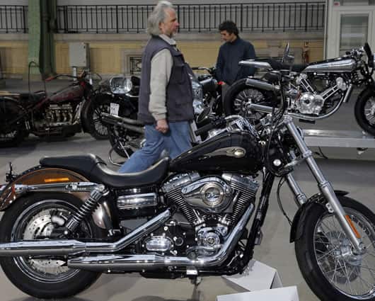 Subasta londinense Bonhams presentó este miércoles la motocicleta Harley Davidson. Foto: AFP