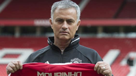 Mourinho firmó un contrato de tres temporadas con el conjunto inglés. Foto Agencia AFP