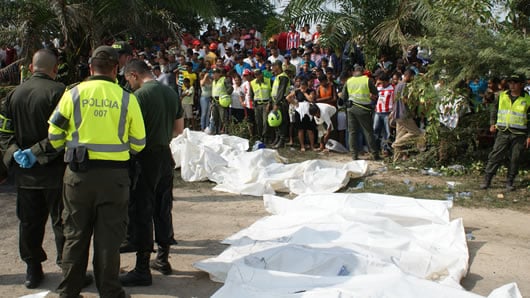 La investigación avanza con el conductor del bus como único detenido. Foto: AFP.