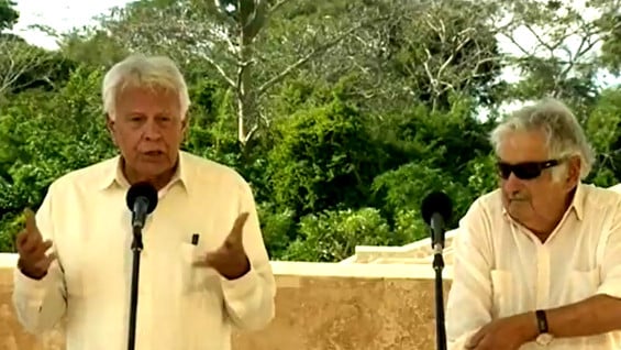 Los expresidentes Felipe González y José Mujica.