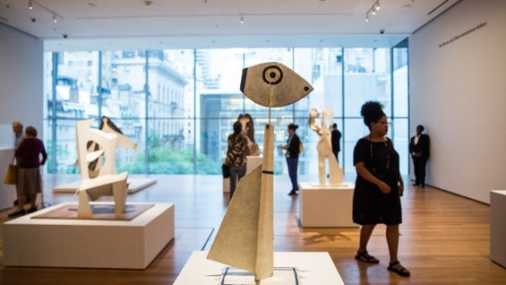 La muestra incluye obras representativas de todos los períodos creativos del prolífico artista español. Foto: AFP