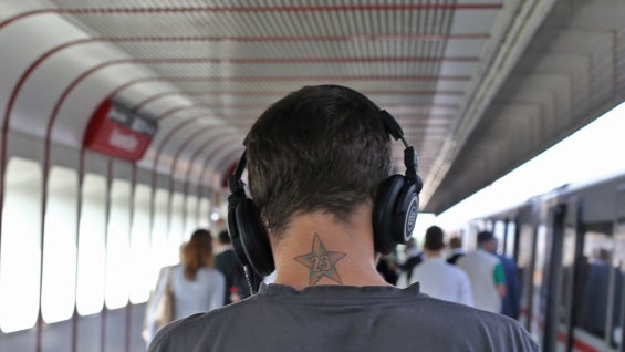 Las canciones deberán ser retiradas de la web. Foto: AFP.