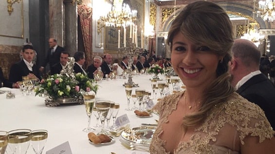 "Gran noche en el Palacio Real, una invitación inolvidable con los reyes de España", escribió la cantante en Instagram.