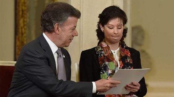 Por primera vez, Natalia Ponce mostró su rostro sin máscara en público.