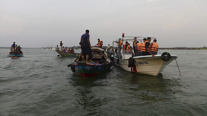 Los equipos de búsqueda continúan las labores de rescate de las víctimas. Foto: EFE