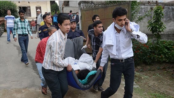 En la mañana del domingo nuevas réplicas golpearon el país, entre ellas una de magnitud 6,7. Foto: AFP.