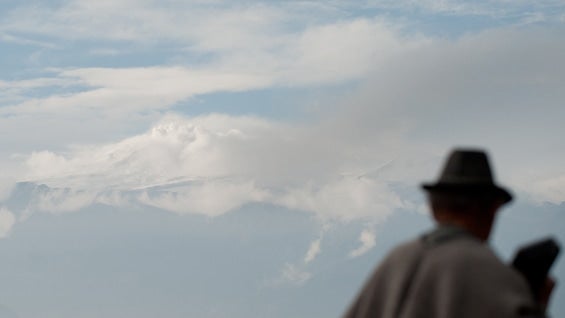 Los aeropuertos cerraron por la presencia de cenizas en la pista. Foto: AFP