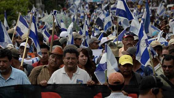 La marcha habría congregado a más de 15.0000 personas. Foto: EFE.