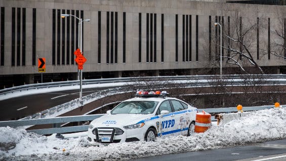 Más de 7.100 vuelos fueron cancelados entre lunes y martes por la tormenta. Foto AFP