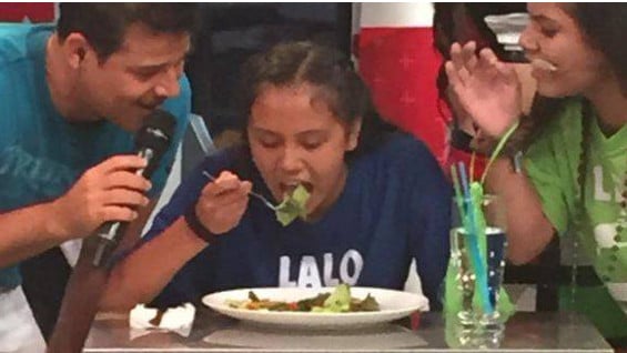 El hecho se produce luego del cierre de Domino's Pizza en Perú por tener cucarachas en su comida. Foto: YouTube