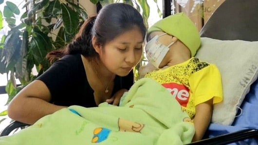 Sebastián, niño que por un supuesto error médico le extirparon los riñones. Foto: EFE