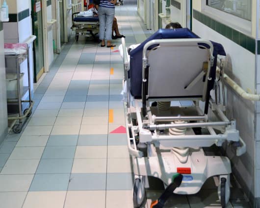 El niño habría sido maltratado varias veces según los vecinos. Foto: AFP