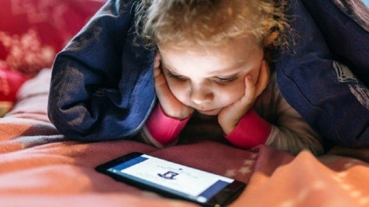 FOTO: Muchas horas al frente de una pantalla afecta el cerebro de los niños